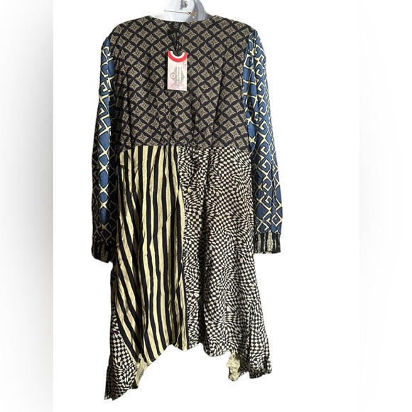 NWT.  S/M Sacred Threads Tunic.   CL/GR - Picture 3 of 4